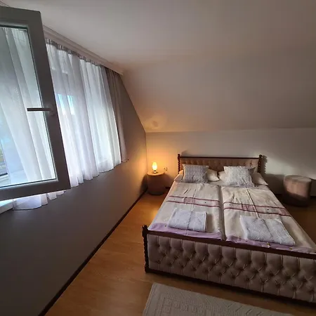 Vizparti Nyaralo Feriehus *